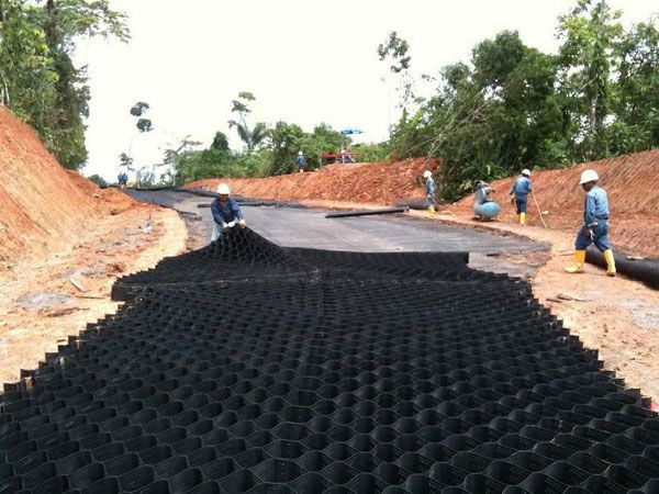 北京鑫旺路桥工程有限公司格室施工