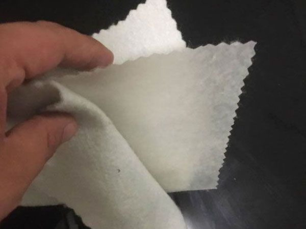 复合土工膜的铺设注意事项?