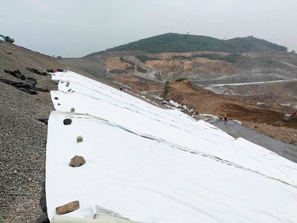复合土工膜200*0.58*200是多少克