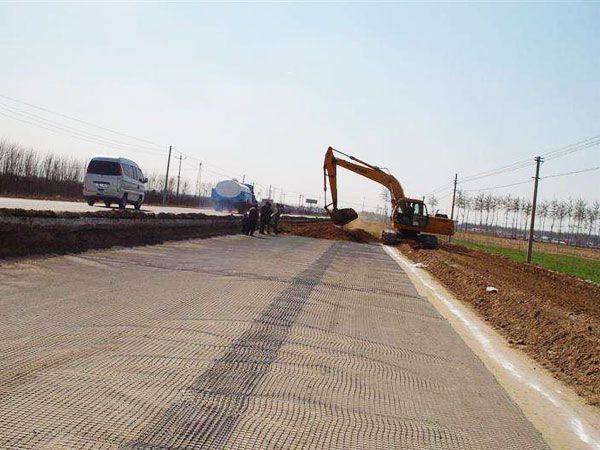 怎么消除填挖交界土工格栅质量通病
