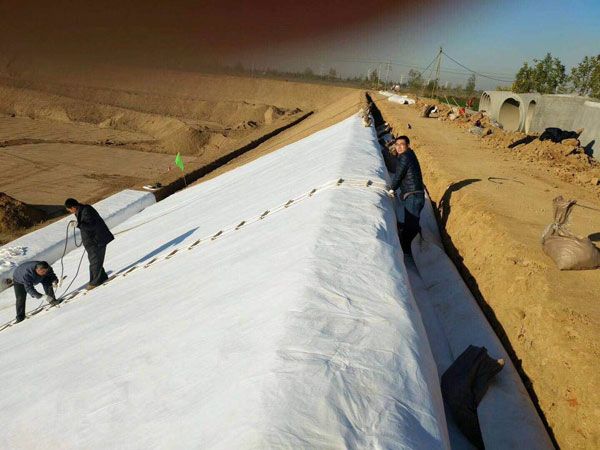 山东土工膜厂家带您了解复合土工膜的使用条件